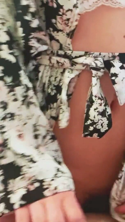 ¡Orgasmo en su pierna! ¡Video porno amateur! | Clip 1