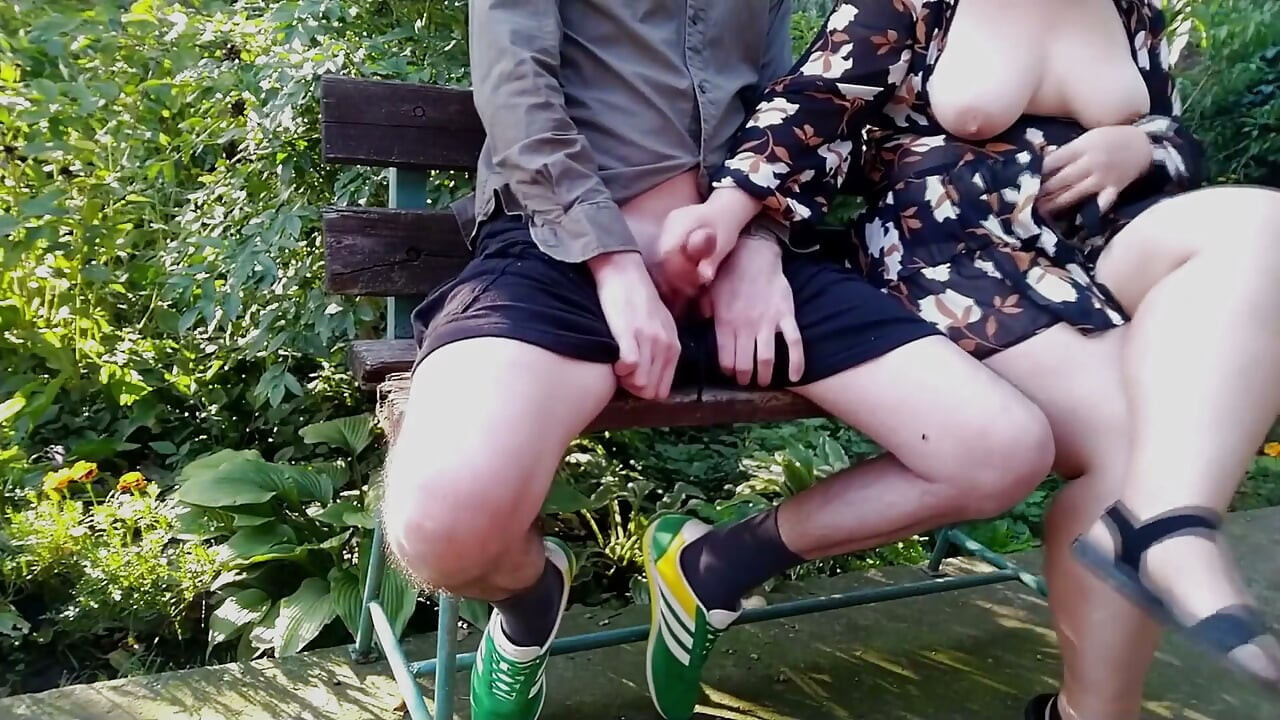 If the Stepmom Flashes Her Sagging Tits, the Stepson Cums Quickly