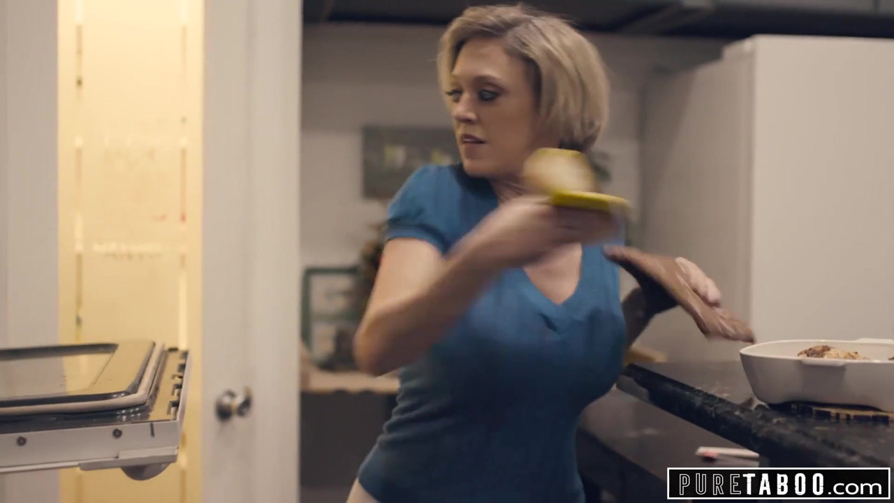 純粋なタブー義理の両親と義理の兄が新しい妹を歓迎