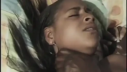 Gadis remaja memberikan blowjob kepada pria dengan kontol besar