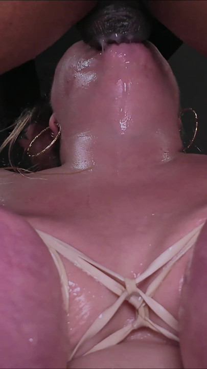 Gorge Gobelin 130 Seins Énormes Pervers Amateur Salive Salissante BBW Face À Face