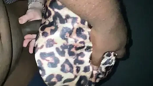 Snowbunny nyepong kontol sampai aku muncrat
