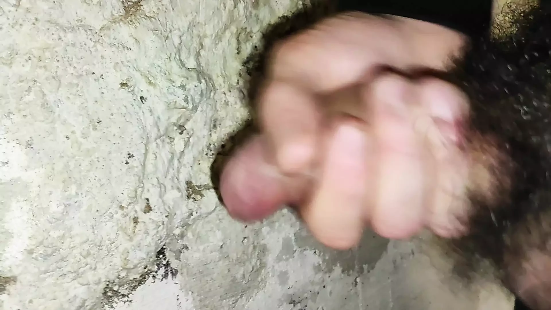 Sborrata sul muro