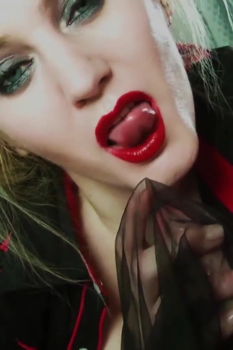 Sembah kaki nilon busuk ibu tiri