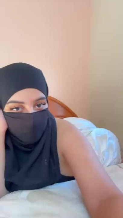 Cute face, thick ass