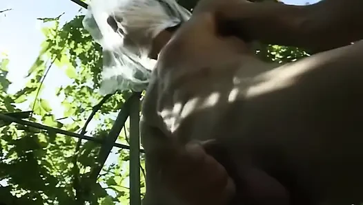 İki büyük penis tarafından sevişilen göğüslü sarışın