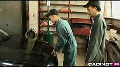 Cadinot.fr - tres jóvenes mecánicos
