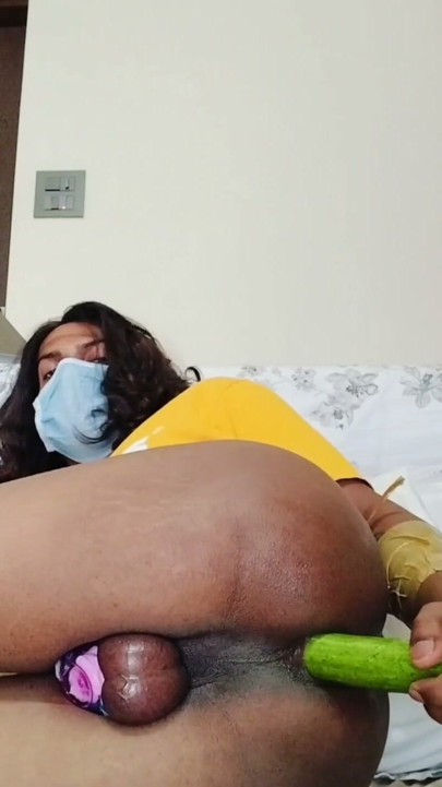Indian crossdressers hot sissy bich fuking cucumber in ass hol | Clip 1