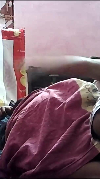 "भारतीय पत्नी चुंबन और पति डिकी शो" से जबड़े छोड़ने का पल"
