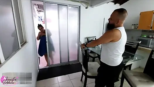 My friend's girlfriend comes out of the bathroom and drops her towel and when I see her naked I get very hot and fuck her - Porno en Español
