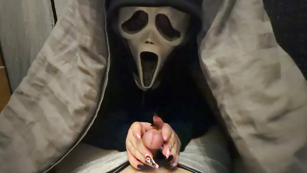 Fata Fantomă cu Mască de Halloween sub Pătură Mi-a Trag-o cu Brutalitate - Cel Mai Bun Vis al Vieții Mele în Noaptea de Halloween (Unghii Lungi)