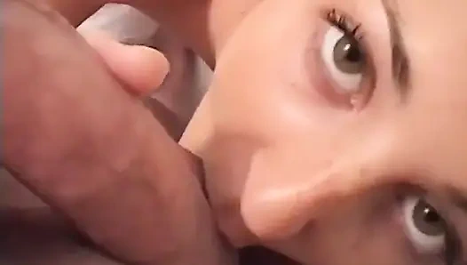 Sarah moon nyepong maxx di kamar mandi