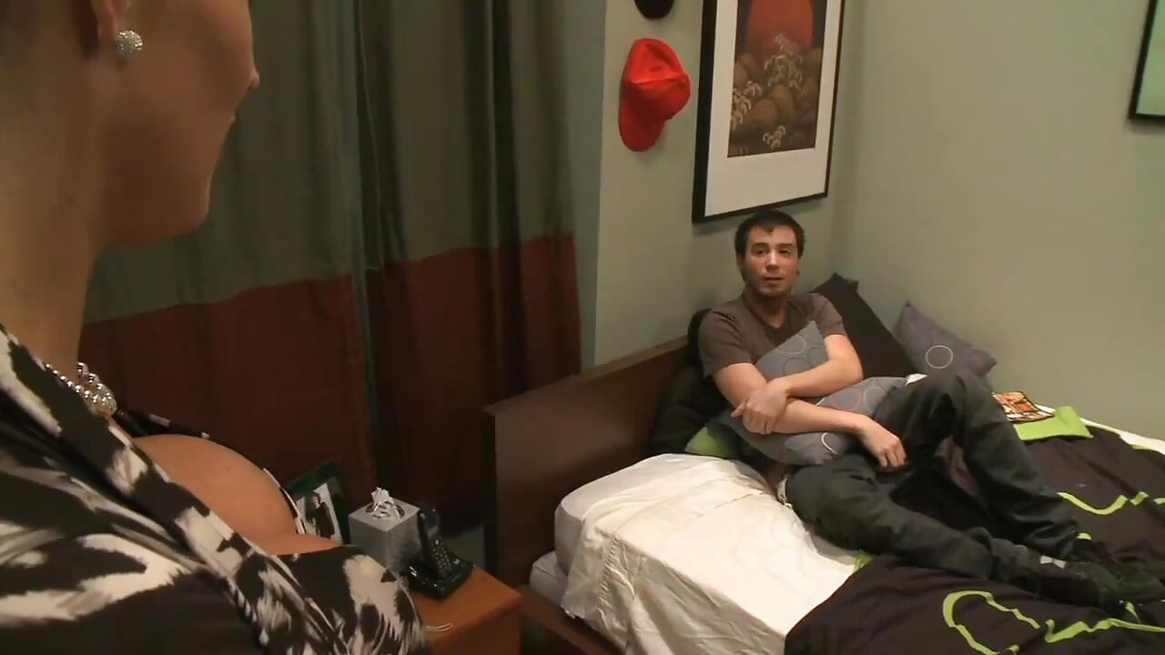 Reife tanya spielt, bevor sie geschraubt wird