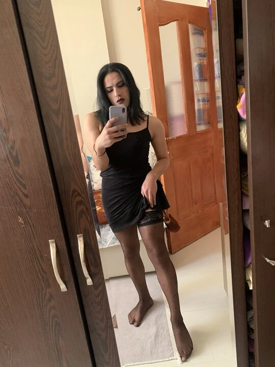 Samo ti i ja: femboy pleše da te uključi