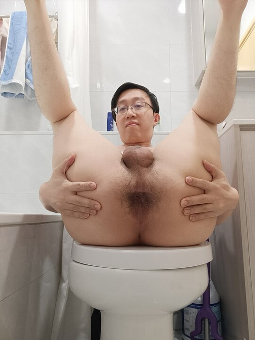 Asian twink dboy123 fingers his ass and cum