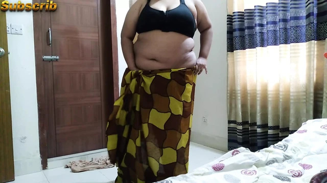 (Tamil Horny Bhabhi, сари раздевается), индийская горячая Bhabhi изменяет мужу и трахается с бывшим бойфрендом - камшот с огромной киской