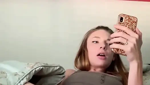 İyi bir kız gibi boşalıyor