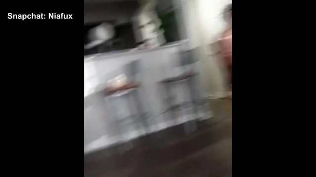 Милфа приглашает мужика выпить вина и заняться сексом