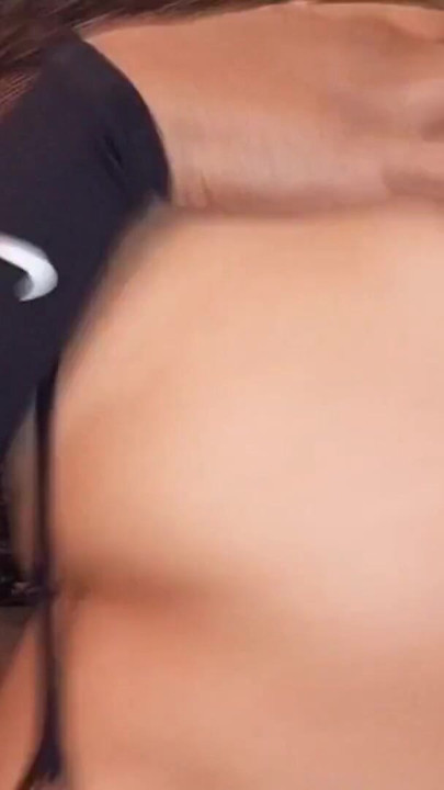 O segurança do meu prédio me agarra pela vagina e bunda com seu grande pau preto | Clipe 1
