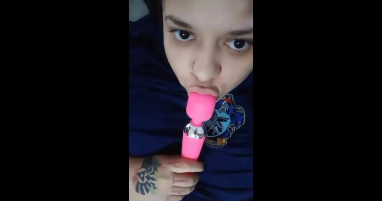 Orgasme kelentit dengan mainan hitachi saya