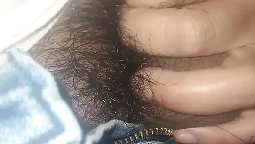 Cewek sange ini nyepong kontol sampai dicrot di mulut!