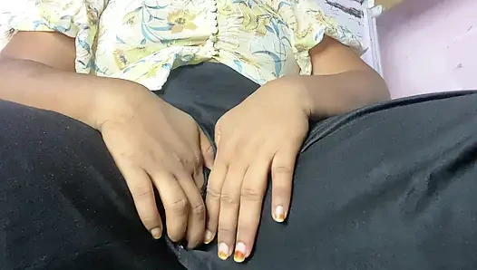 Azgın bubi kız sert parmaklayarak inliyor