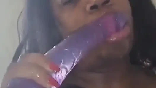 Madeleine Rose dağınık dildoyla öğürüyor