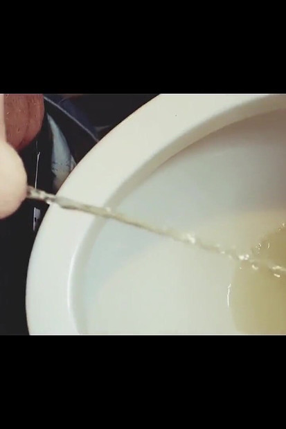 你爸爸为你撒尿