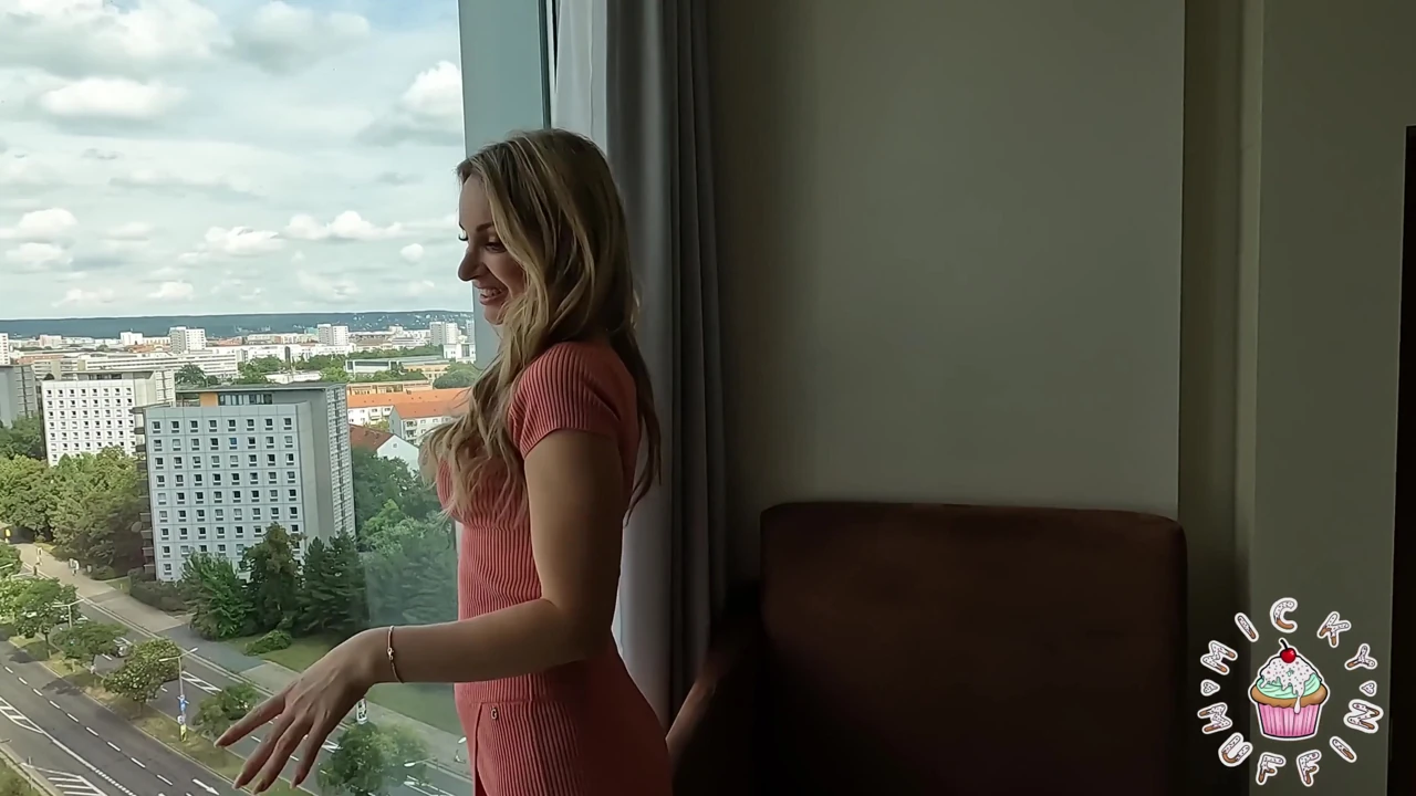 Dresden'in çatılarının üstünde otel seks
