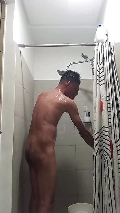 Kupam se jer čekam svoju curu