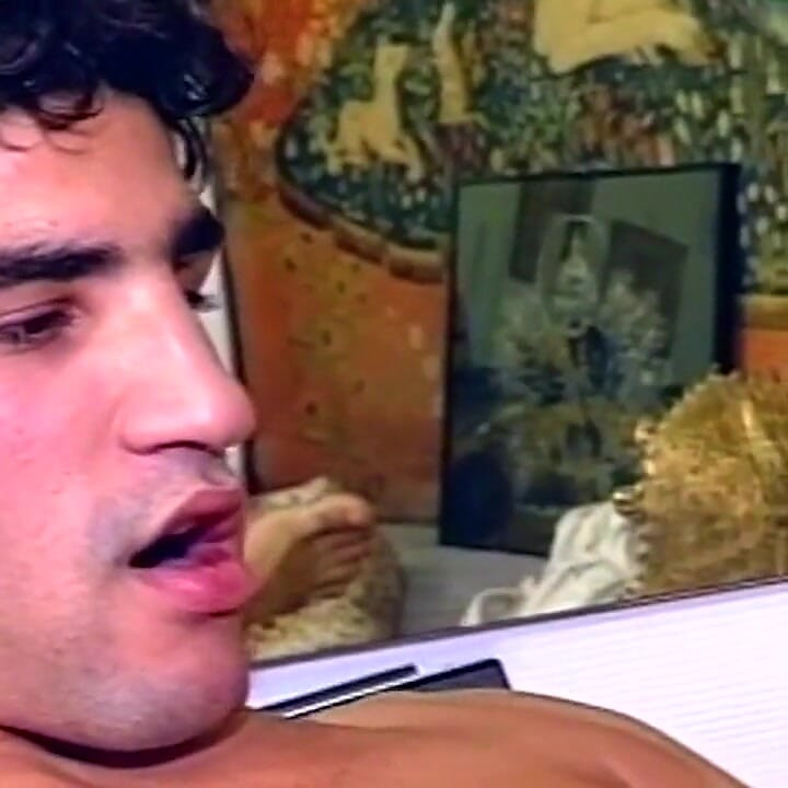Une bite palpitante au fond d’une chatte poilue - une MILF salope a très envie de plus