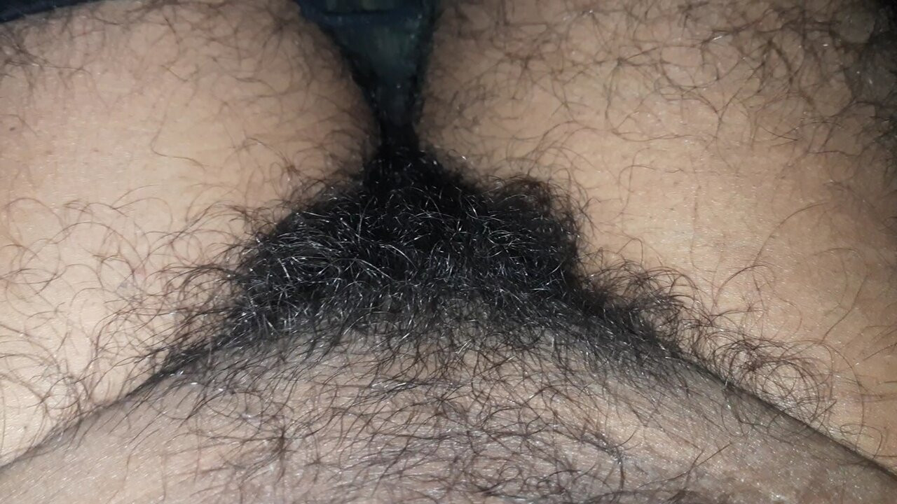 Maa So Rahi Thi chupke se choot dekh liya raat mine