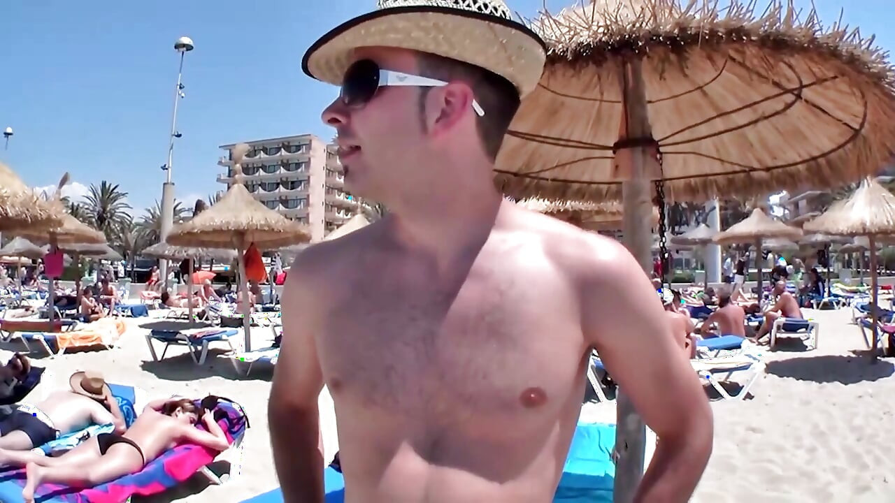 Quente garota estranha recebe sua buceta perfurada ao ar livre