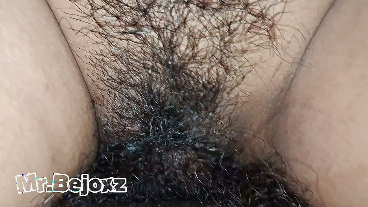 Creampie, elle fond littéralement jusqu'à l'orgasme avec son mec, c'est délicieux, elle en redemande encore, chatte trempée, chatte rassasiée, baise intense