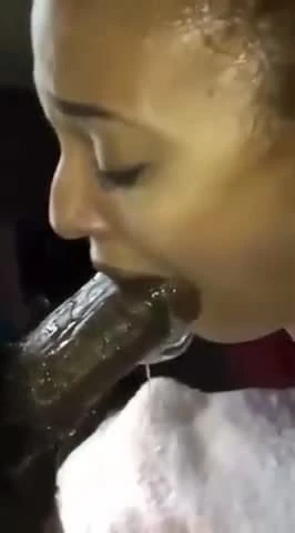 Latina deepthroating bbc ile çok arasında spit