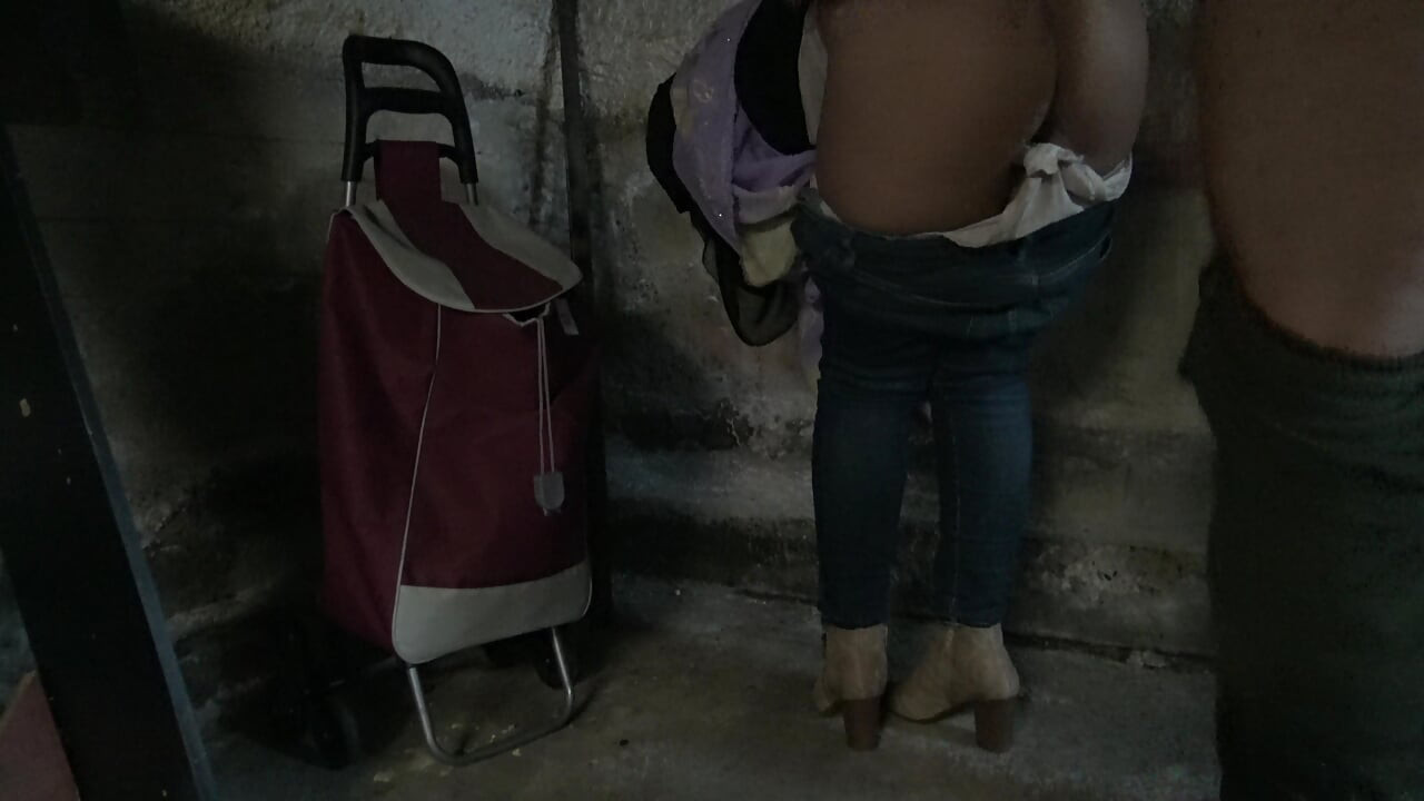 Suriyeli mülteci Alman ev sahibi tarafından yakalandı - anal ficken