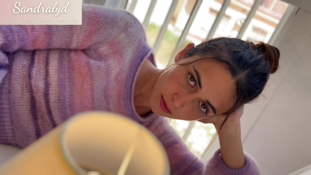 Μοναχική Ισπανίδα στην κρεβατοκάμαρά της