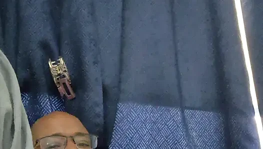 Büyük zenci yarağı boşalması gereken spor salonundan sonra kalın ve azgın