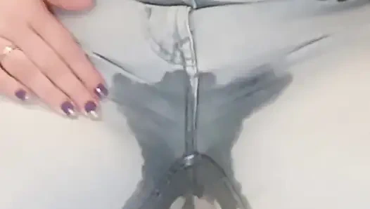 Kencing di celana jeans saya