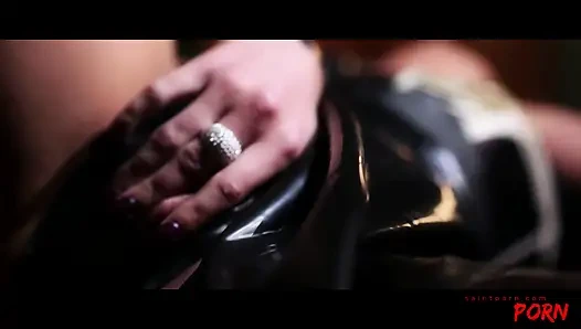 Carla Cox и Megan Coxxx имеют резиновую похоть