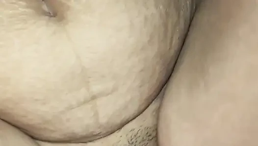 Hintli ateşli sert sikişen Hintli ev hanımı jeanstop banyoda sikişiyor