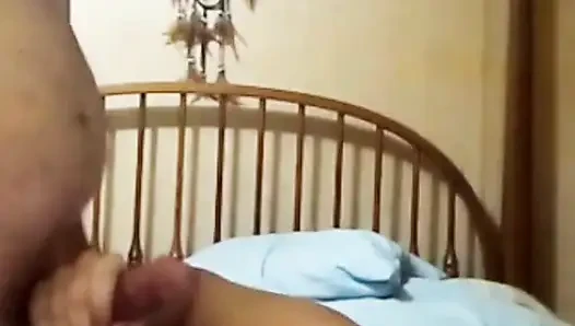 Schöne ehefrau lutscht schwanz live mit einem creampie