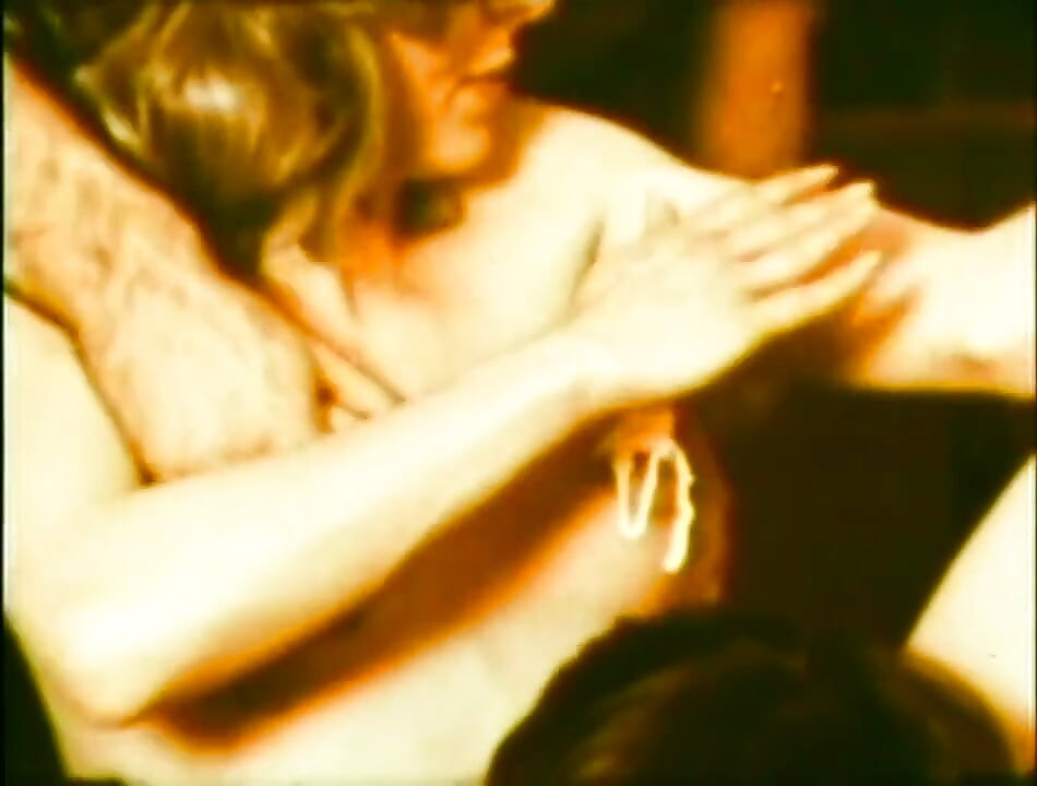 Intense vintage threesome sex film!