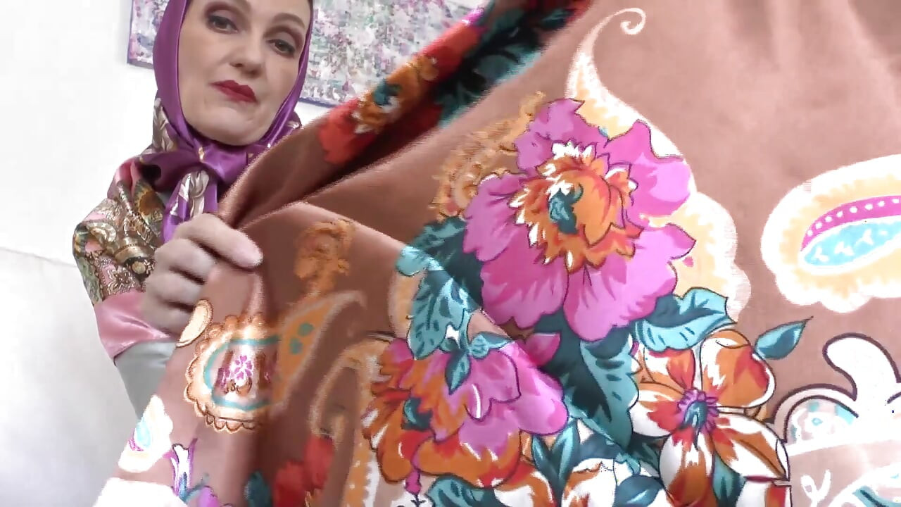 Nieuwe satijnen stiefmoeders doen je aan! Dame Victoria Valente