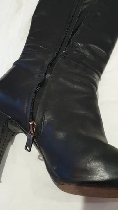 Seized the opportunity and jerked off into her boots