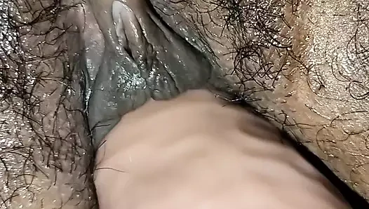 Bandabis ehemann ist allein