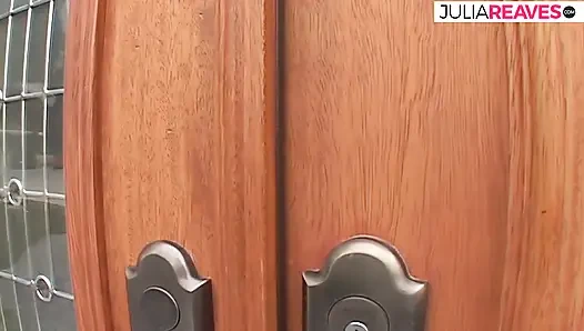 Yaramaz kız emdikten sonra yarak üzerinde zıplayan sıkı amcığın tadını çıkarıyor