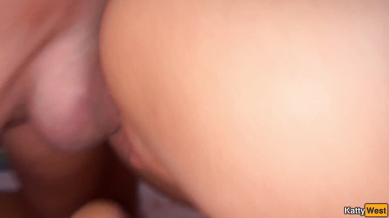 아침에 하드 자지를 원하는 젖은 보지 - 집에서 만든 POV