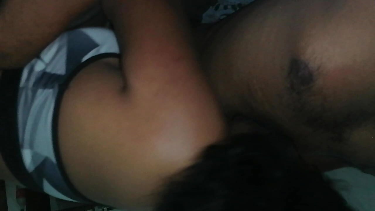 Der riesige schwanz des schwiegervaters hängt unter seinem sarom fÃ1/4r stieftochter rum