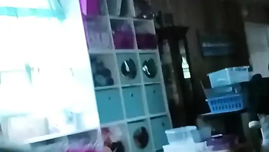 Tonton aku nyepong kontol cowok ini! Tante seksi lagi asik nyepong kontol!